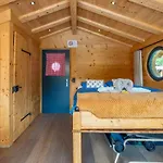 Tiny Water On A With Shared Bathroom Zweisimmen