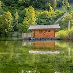 Tiny Water On A With Shared Bathroom Zweisimmen
